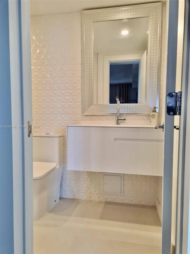Building Photo - 3001 S Ocean Dr