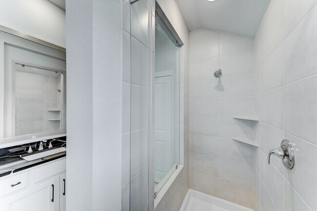 Building Photo - 6570 Scarlet Pond Ln