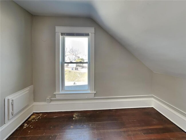 Building Photo - 4042 Clinton Ave