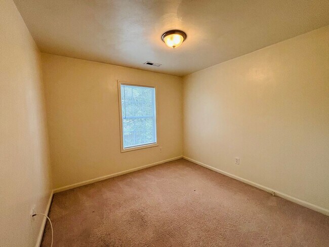 Building Photo - 50 Salem Ln