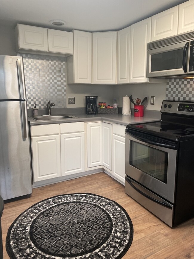 Building Photo - FULLY FURNISHED 408 Miles Road