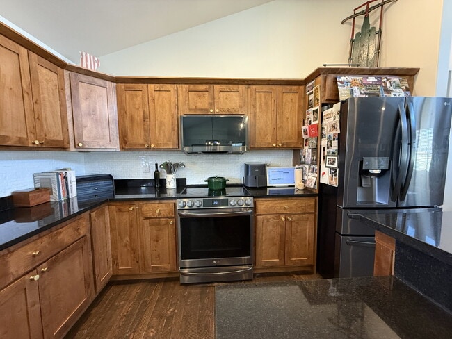 Building Photo - Stunning Single Level Home with Sprawling Fenced Yard