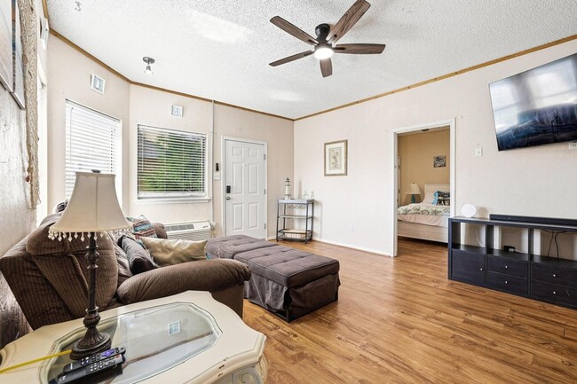 Building Photo - 2164 Tanglewood Blvd