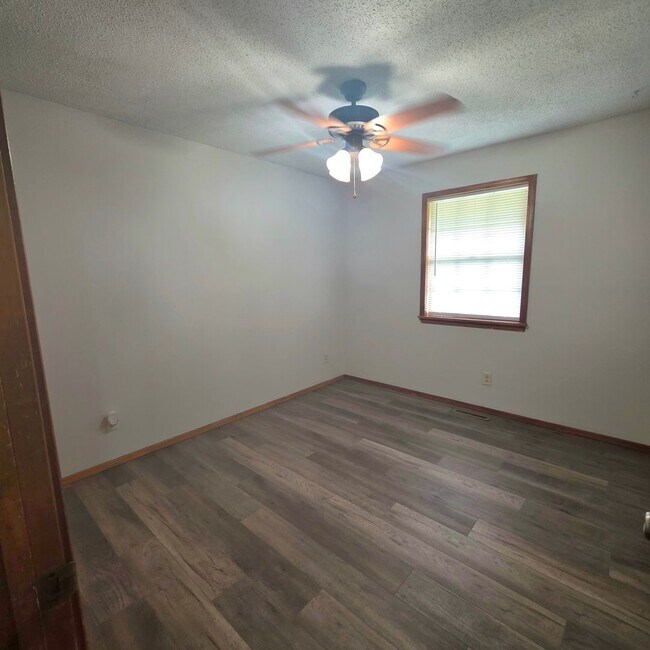 Building Photo - 3228 W Village Ln