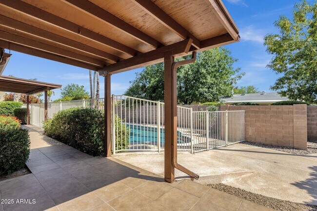 Building Photo - 4913 E Acoma Dr
