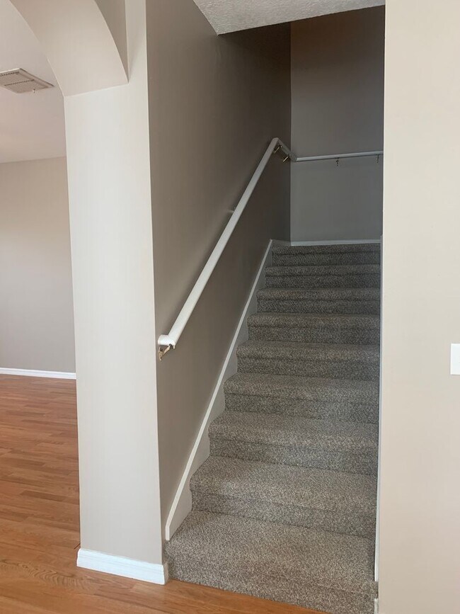 Building Photo - 3/2 Condo w/ 2 Car Garage in Harmony, FL