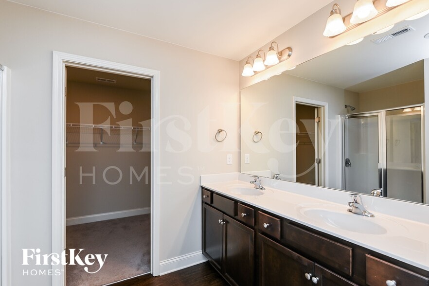 Building Photo - 9317 Sloan Forest Dr