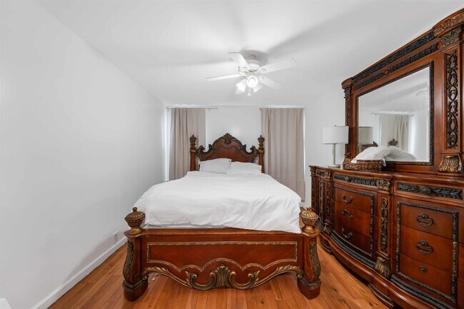 Building Photo - 23 W 51st St