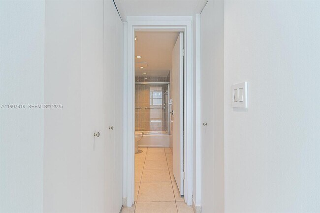 Building Photo - 2821 N Miami Beach Blvd