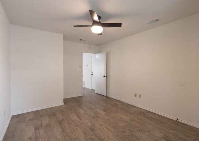 Building Photo - 5703 Shreveport Dr