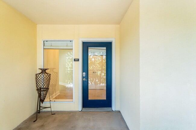 Building Photo - 1732 W County Hwy 30A