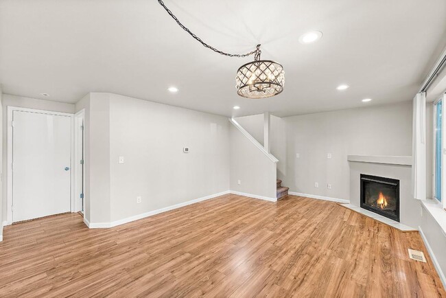 Building Photo - Updated 3 Bed Home for Rent in Lacey | Vau...