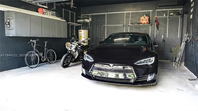 Building Photo - 4867 Ponce de Leon Blvd