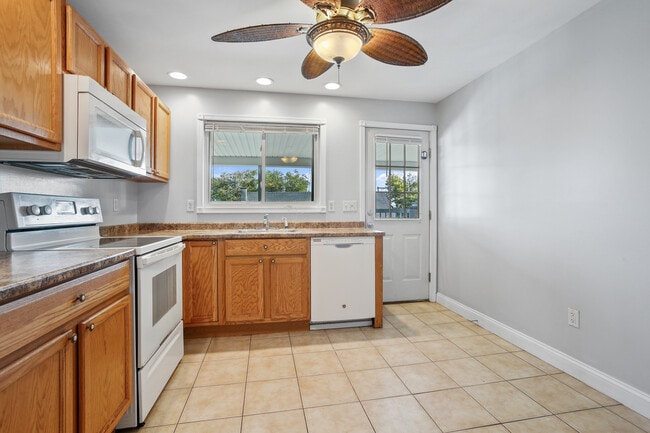 Building Photo - 1202 W Elm St