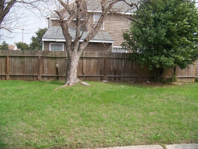 Building Photo - 4742 Tain Dr