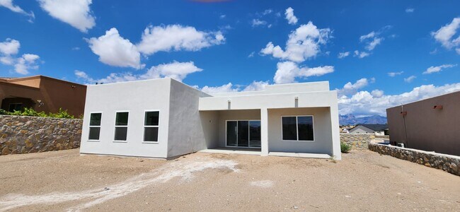 Building Photo - 3049 Chippewa Summit