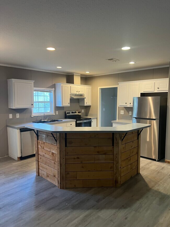 Building Photo - 477 Windwood Dr