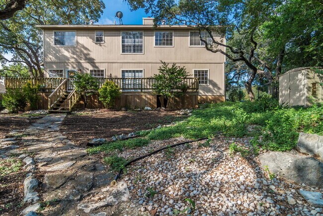 Building Photo - Wonderful 4BR/2.5 Bath in Encino Park -- D...