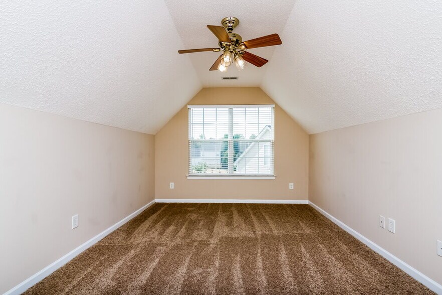 Building Photo - 15257 Pangborn Pl
