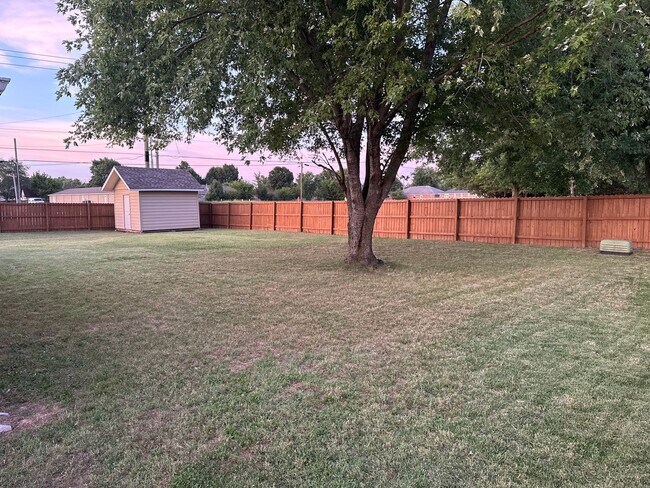 Building Photo - Available August 1st! 3-Bedroom, 2-Bathroom Home in East Rogers