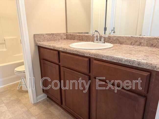 Building Photo - 187 Townview Dr