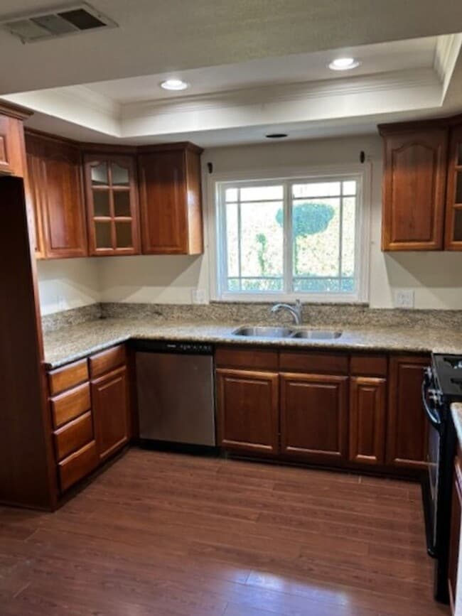 Building Photo - Low in La Quinta Cove