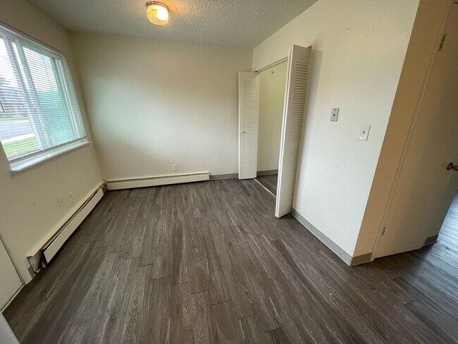 Building Photo - 736 37th Ave