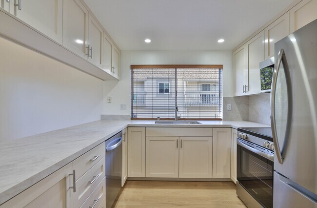 Building Photo - Newly renovated townhome in Cupertino with top schools and great amenities