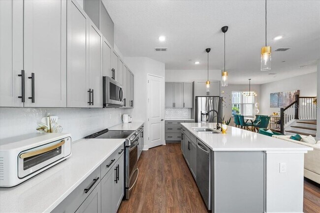 Building Photo - 8427 Modiano St