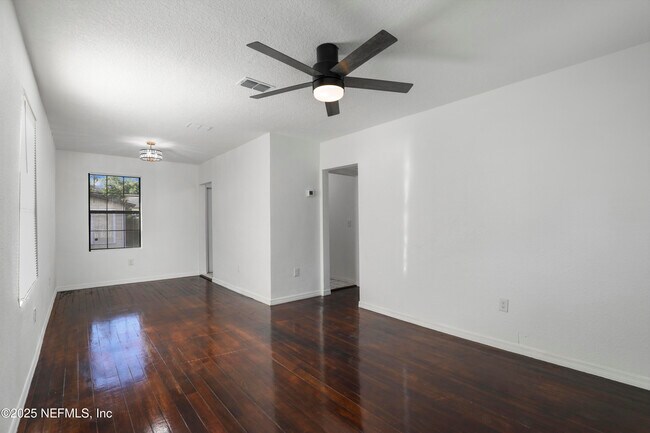 Building Photo - 5246 Sunderland Rd