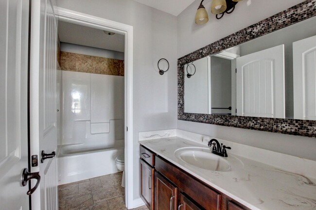 Building Photo - --AVAILABLE NOW! MOVE-IN READY!!!