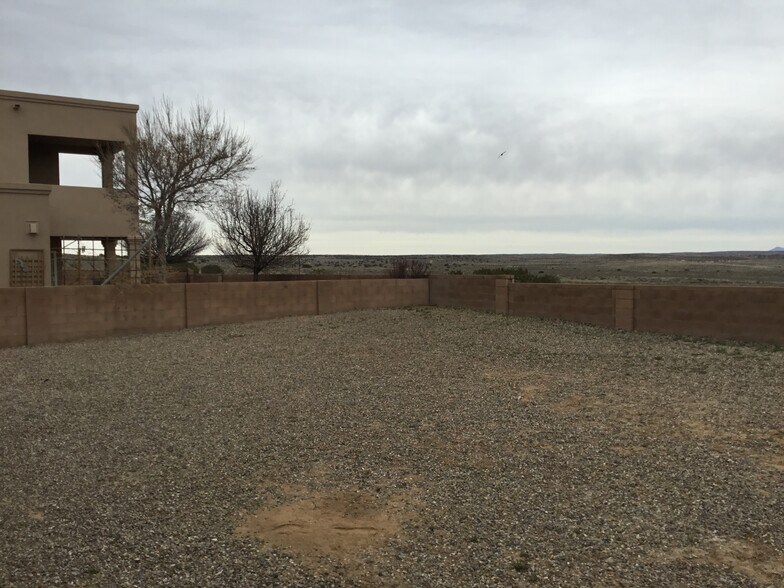 Building Photo - 709 Loma Pinon Loop NE