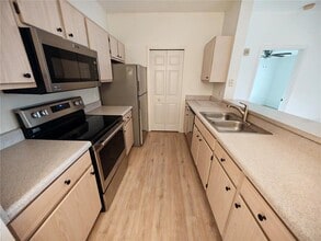 Building Photo - 5471 Vineland Rd
