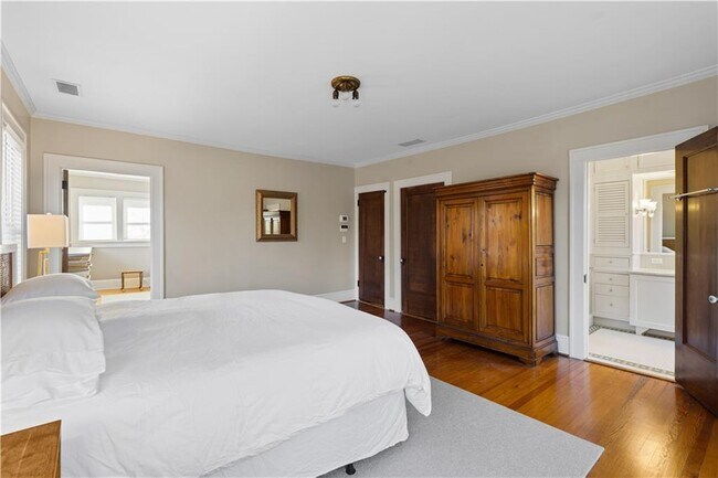 Building Photo - 979 Springdale Rd NE