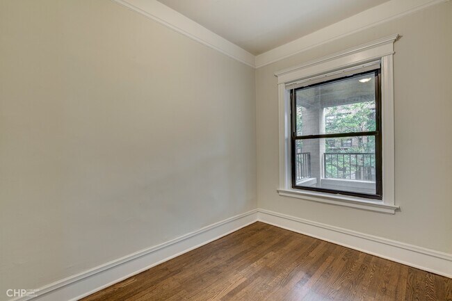 Building Photo - 852 W Lill Ave