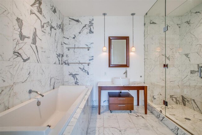 Building Photo - 2200 Victory Ave