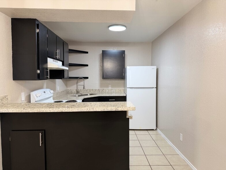 Building Photo - Palm Garden Apartments