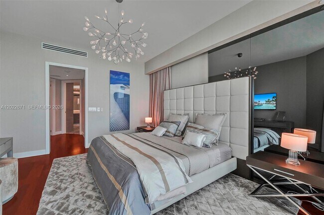 Building Photo - 16051 Collins Ave