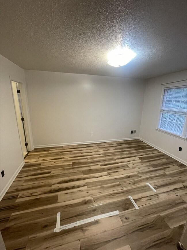 Building Photo - 3 bd 2 ba Ranch