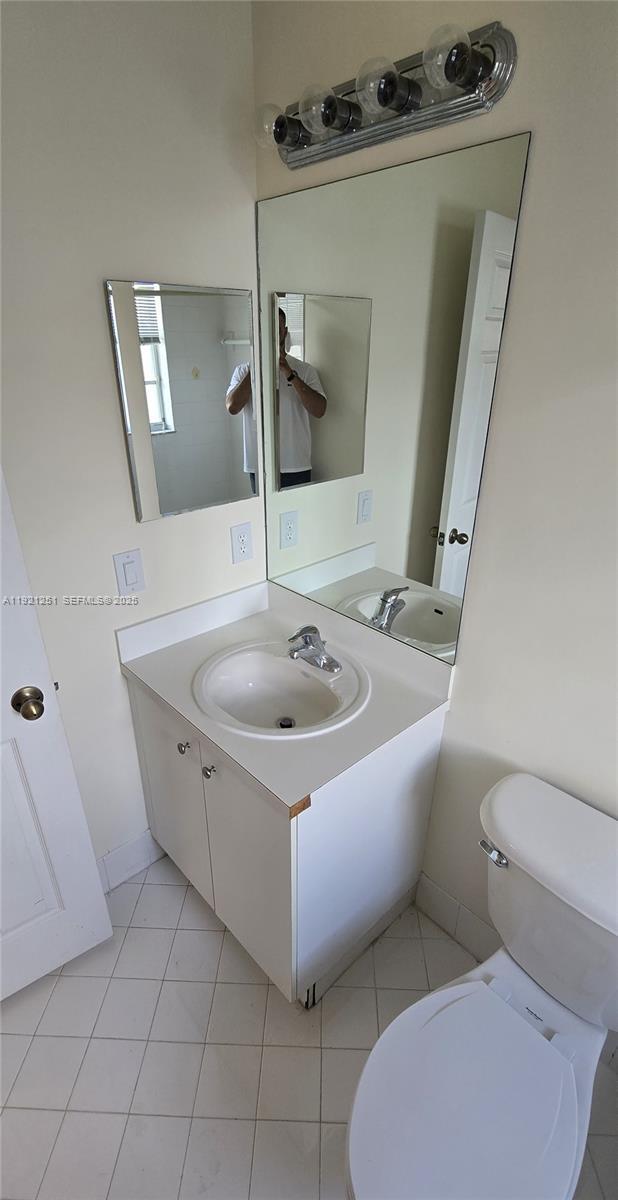 Building Photo - 3320 NE 13th Cir Dr