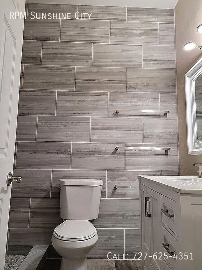 Building Photo - 1628 Pine St