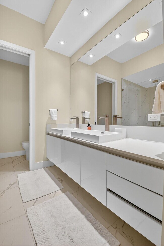 Building Photo - 3100 N Ocean Dr