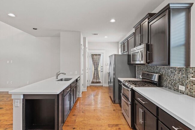 Building Photo - 11229 Avery Station Loop