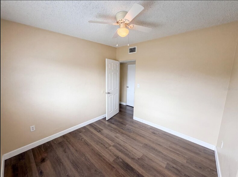 Building Photo - 702 S Solandra Dr