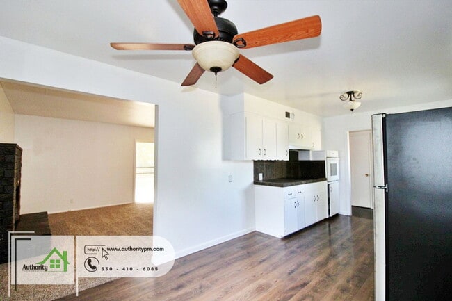 Building Photo - 6482 Leonard Dr