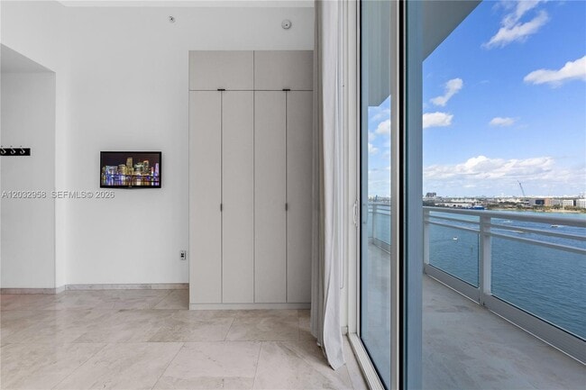 Building Photo - 900 Brickell Key Blvd