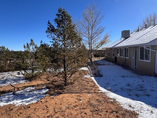 Building Photo - 3 Bedroom, 2 Bathroom Home in Tijeras, NM
