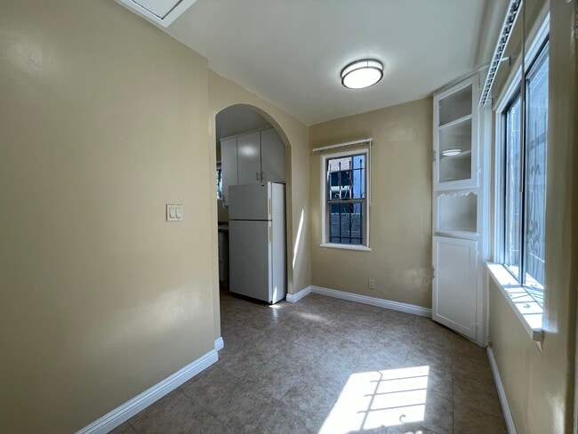 Building Photo - 736 Marine St