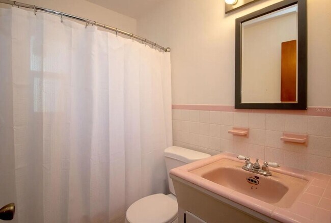 Building Photo - For Rent – Move-In Ready Gem with Modern U...