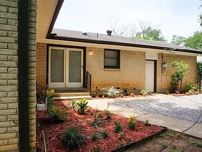 Building Photo - Charming & Spacious 3-Bedroom Home in Arli...